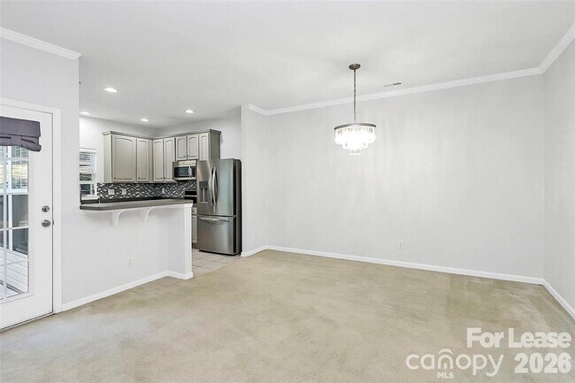 Building Photo - 10978 Princeton Village Dr