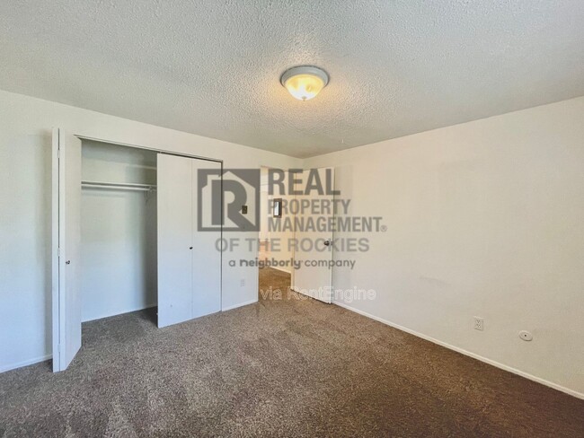 Building Photo - 2354 10th St SW