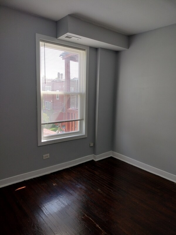 Building Photo - 1413 W 66th St