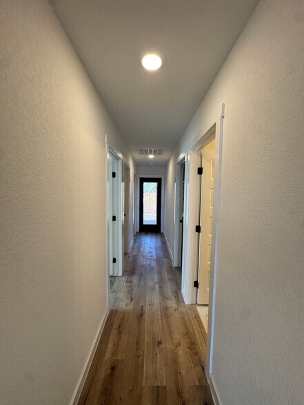 Building Photo - 2103 Vista Rosa