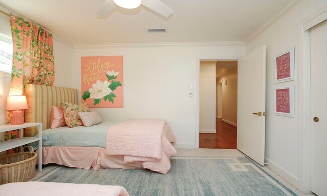 Building Photo - 827 St George Ln