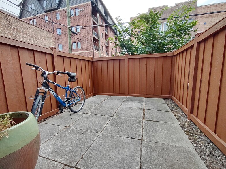 Building Photo - 7241 Franklin St