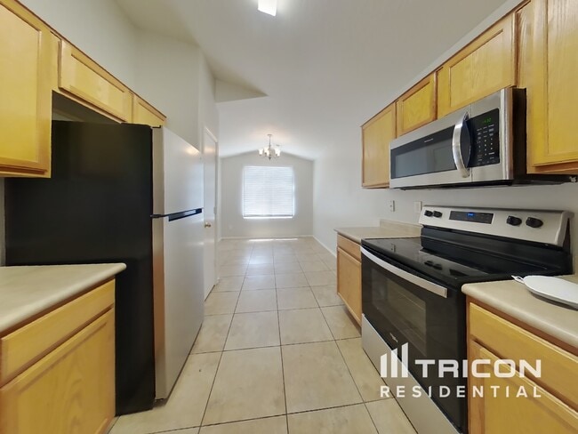 Building Photo - 3426 W Wayland Dr
