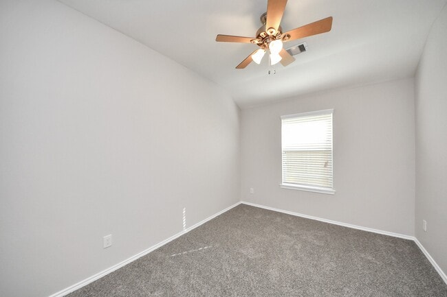 Building Photo - 21823 Wildcroft Dr