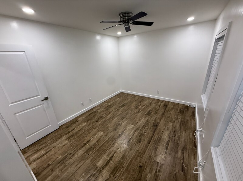 Building Photo - 317 W 76th St