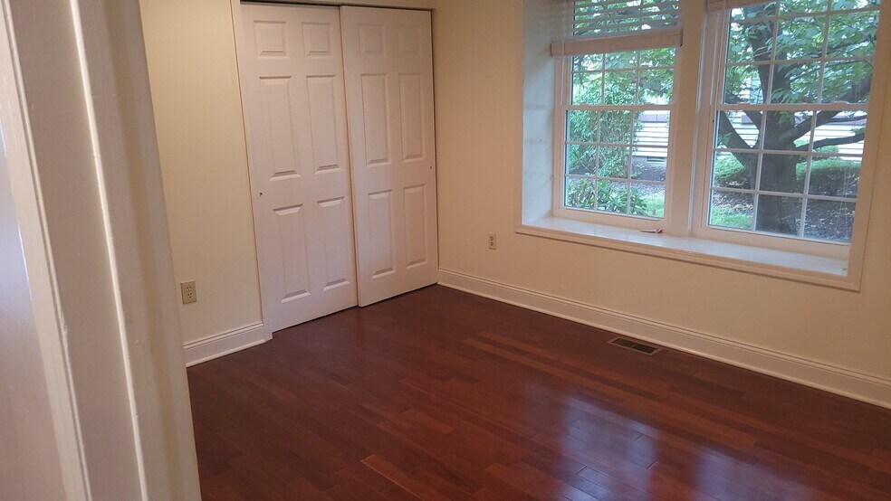 guest bedroom - 174A Concordia Cir