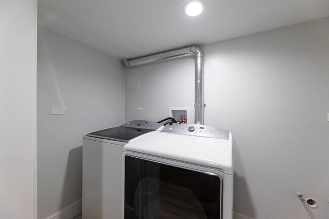 Building Photo - 2508 Kenilworth Ave