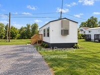 Building Photo - 111 S Cedar Dr