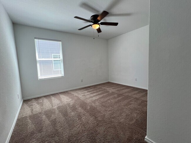 Building Photo - NEW AND VERY AFFORDABLE 4BDRM HOME IN LOND...