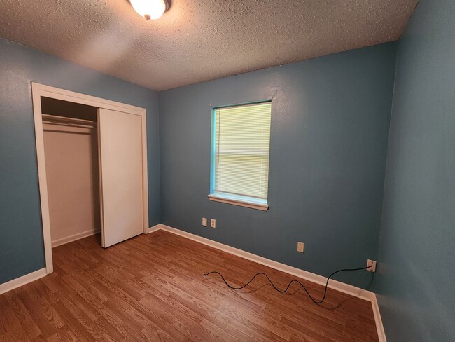 Building Photo - 9368 Wardlow Dr