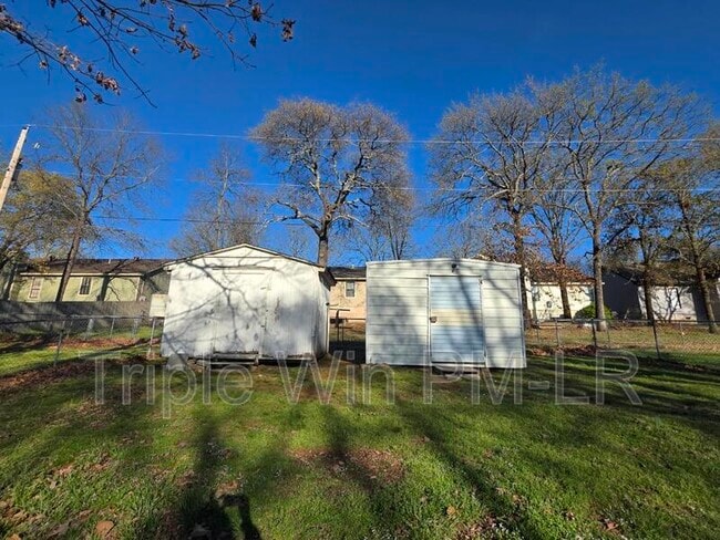 Building Photo - 16 Hum Rd