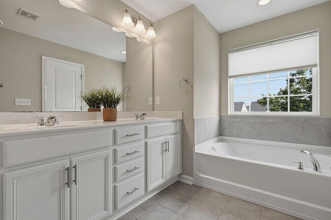 Building Photo - 1173 Little Gem Ln
