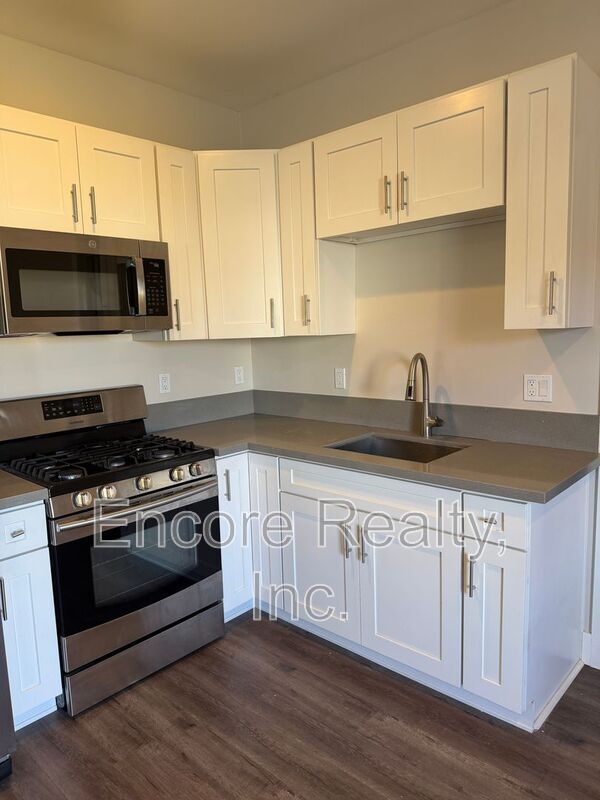 Building Photo - 2143 Second Ave