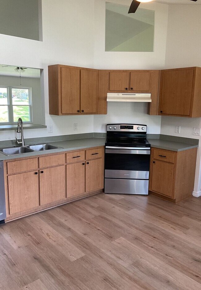 Building Photo - Spacious 3/2 in Eagle Point