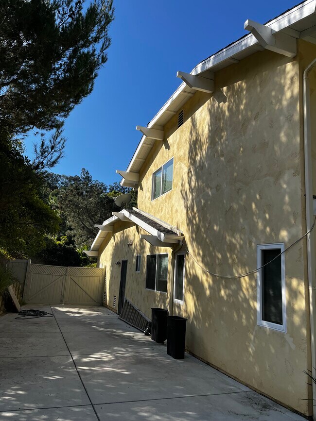 Building Photo - 1790 Nautilus St