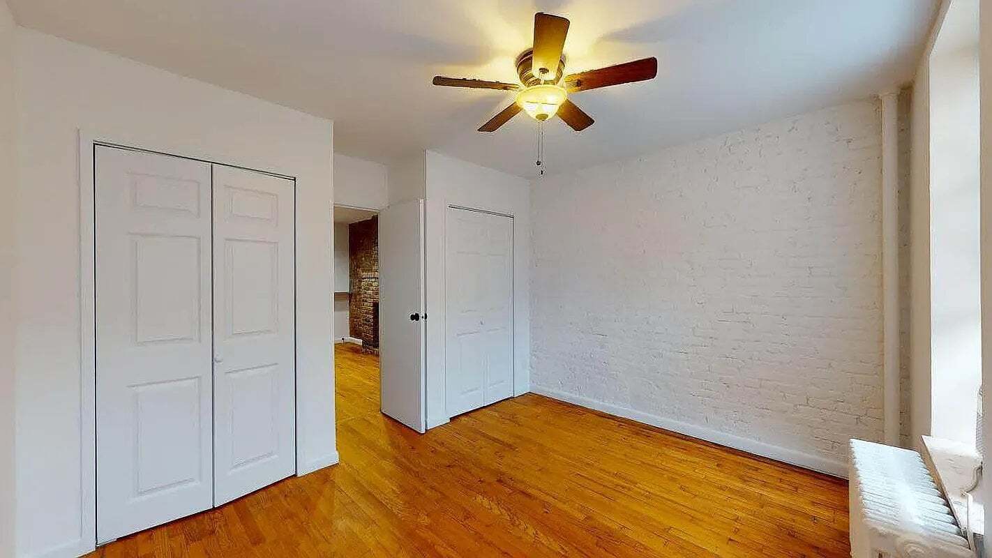 Building Photo - 224 E 81st St