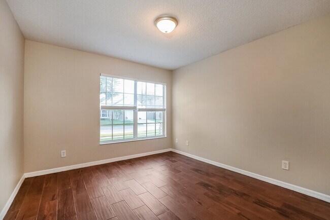 Building Photo - 13621 Meadowpark Ave