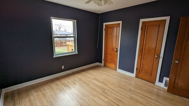 Building Photo - SUPER CUTE 2 or 3 BEDROOM HOME + GARAGE IN QUIET EDGEWATER NEIGHBORHOOD!