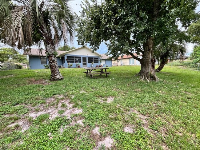 Building Photo - 103 Fox Ridge Rd
