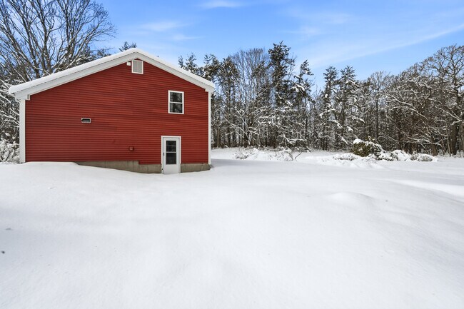 Building Photo - 11 Caribou Dr