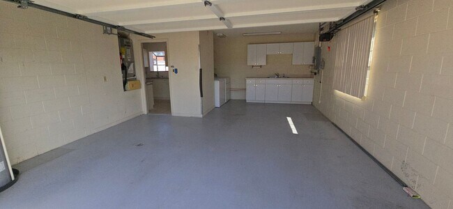 Building Photo - Prime Location – Just Minutes from Lake Sumter Landing and Spanish Springs!