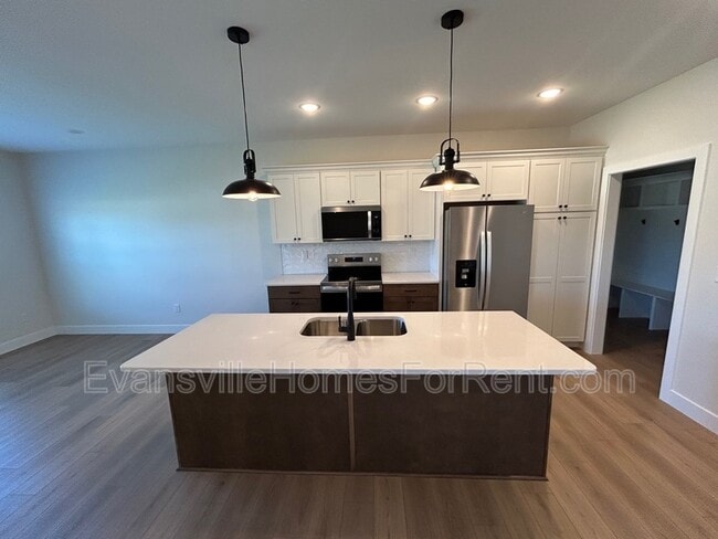 Building Photo - 3520 Sand Dr