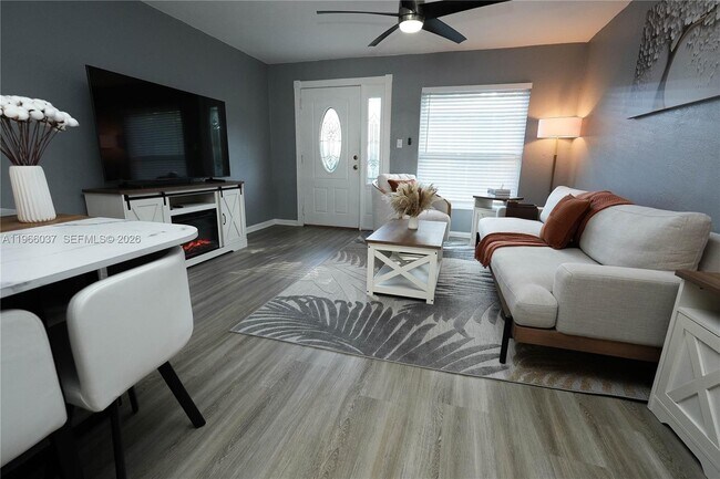 Building Photo - 742 Granada St