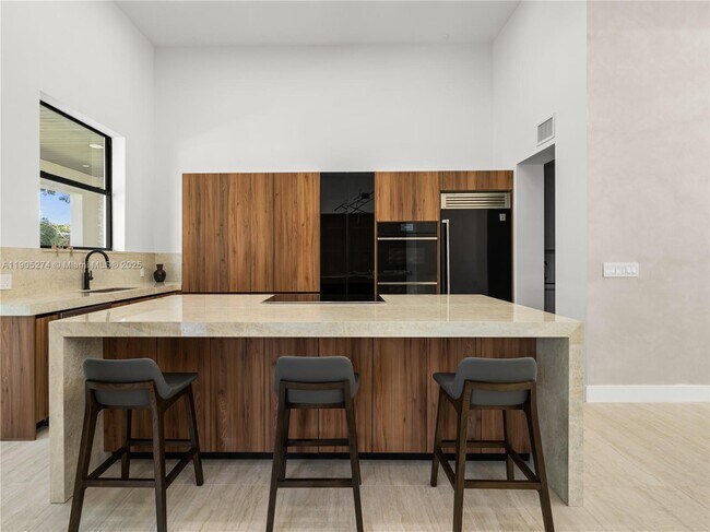 Building Photo - 543 NE 109th St