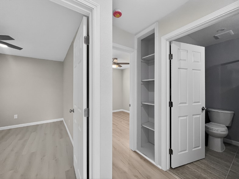 Building Photo - 409 W 18th St