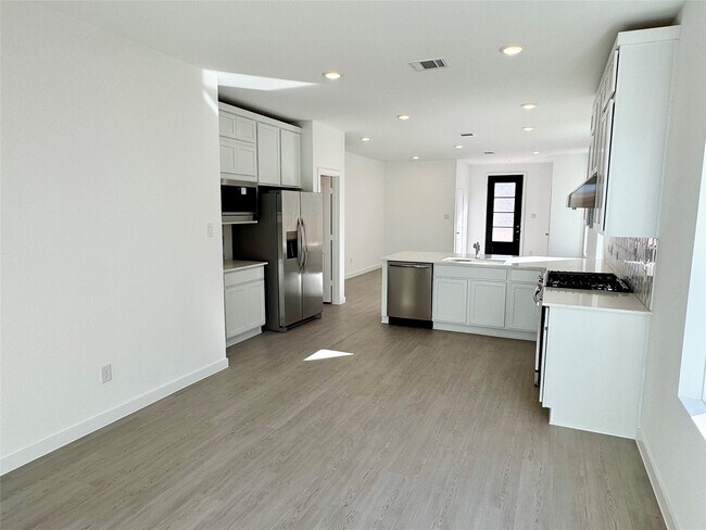 Building Photo - 5835 Majestic Sky Dr