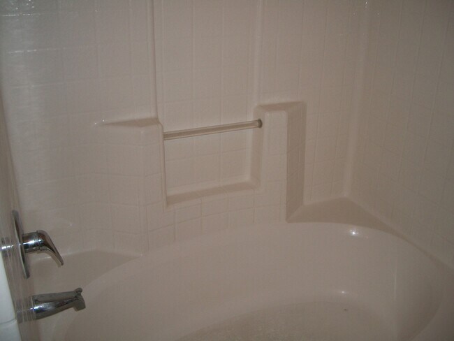 Building Photo - 823 Grand Regency Pointe