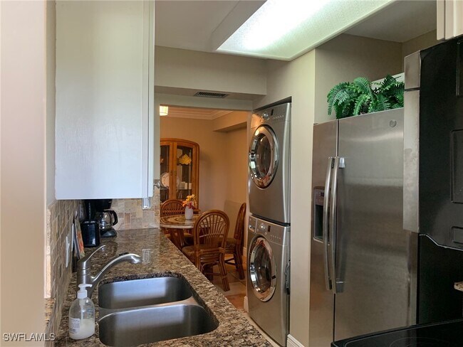 Building Photo - 7410 Lake Breeze Dr