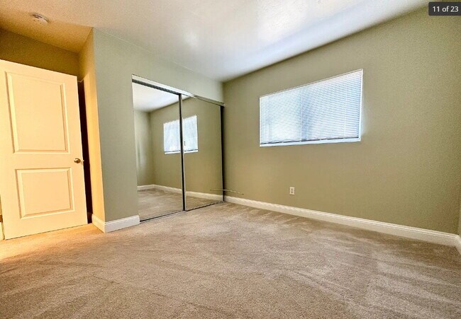 Building Photo - OPEN HOUSE Sun 1-4 pm  2 bed 1 bath Beautiful 1st floor unit