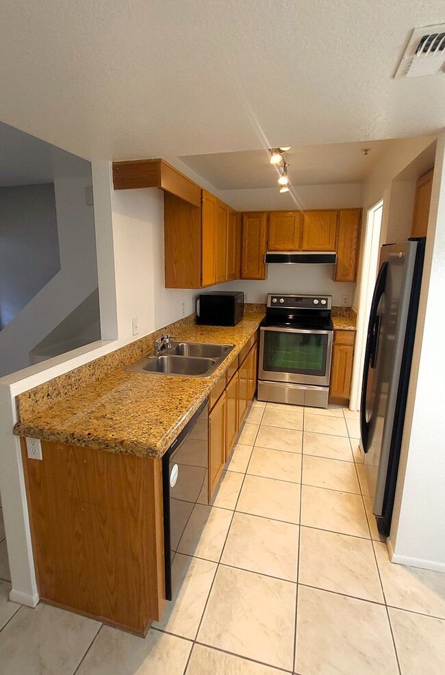 Building Photo - VERY NICE SOUTH SCOTTSDALE TOWNHOME!