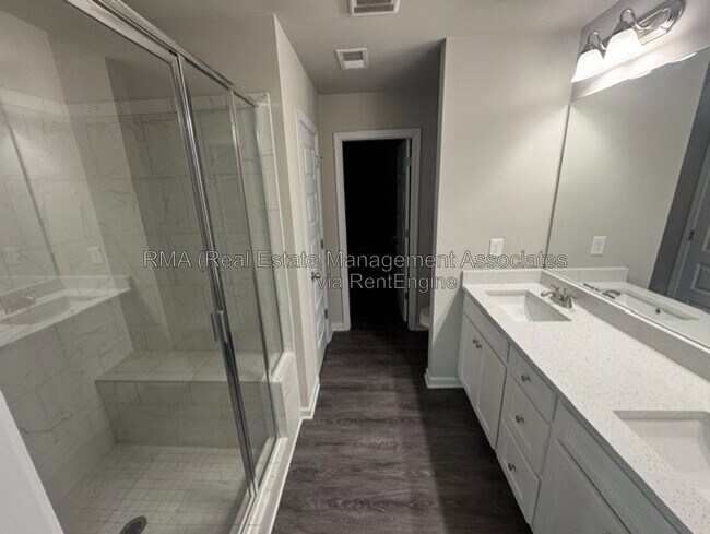 Building Photo - 1156 Burgundy Dr
