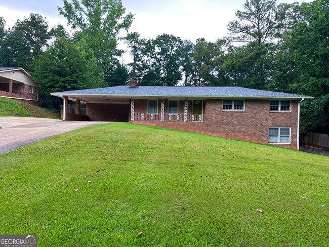 Building Photo - 5506 Woodland Dr