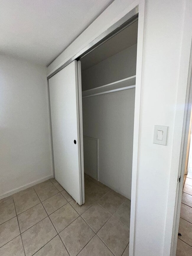 Building Photo - Makaha Surfside One Bedroom A building $16...