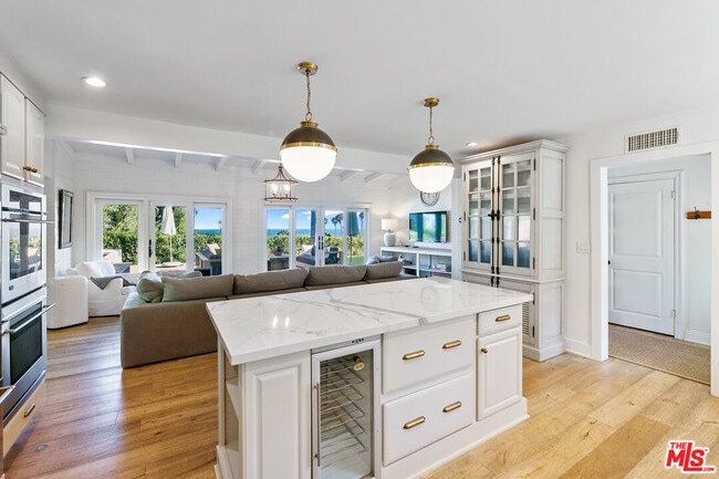 Building Photo - 26887 Sea Vista Dr