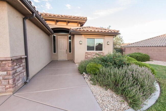 Building Photo - Custom 3 Bedroom Single-Family Home in Pri...