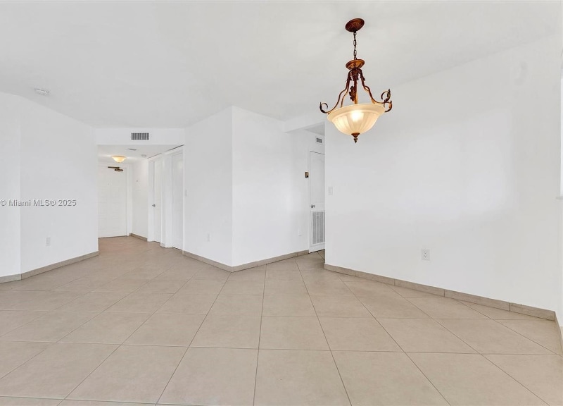 Building Photo - 15509 N Miami Lakeway