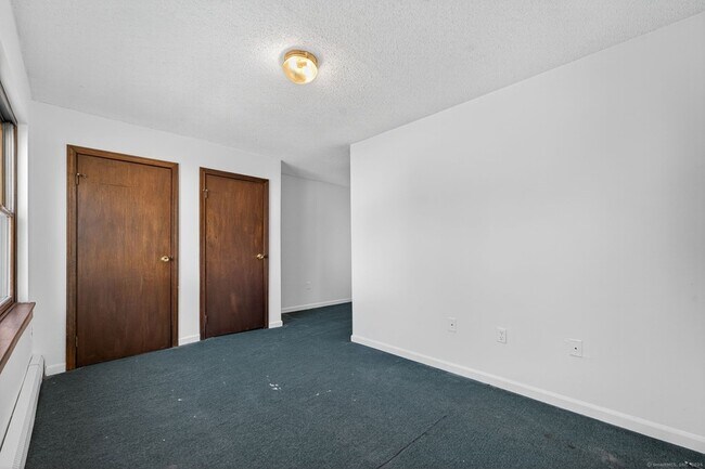 Building Photo - 33 Guilford St