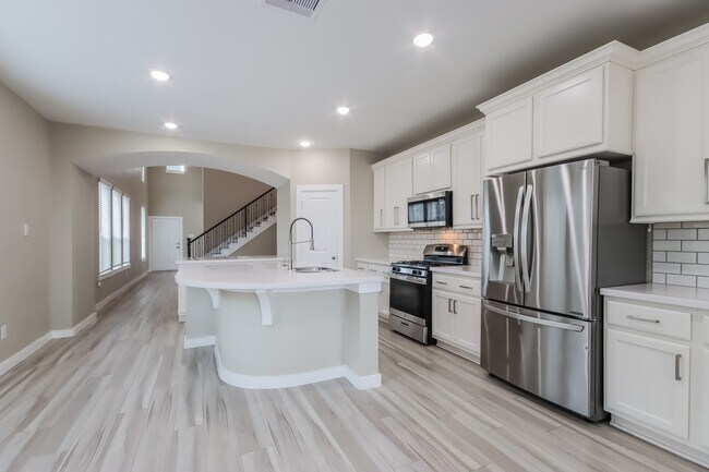 Building Photo - 15758 Cairnwell Bend Dr