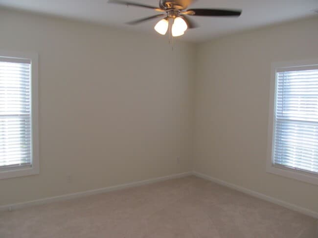 Building Photo - Lower level Condo