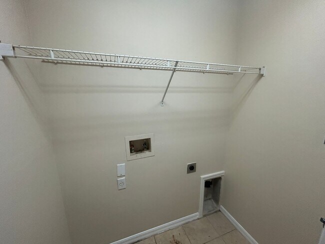 Building Photo - 4756-4758 28 ST SW