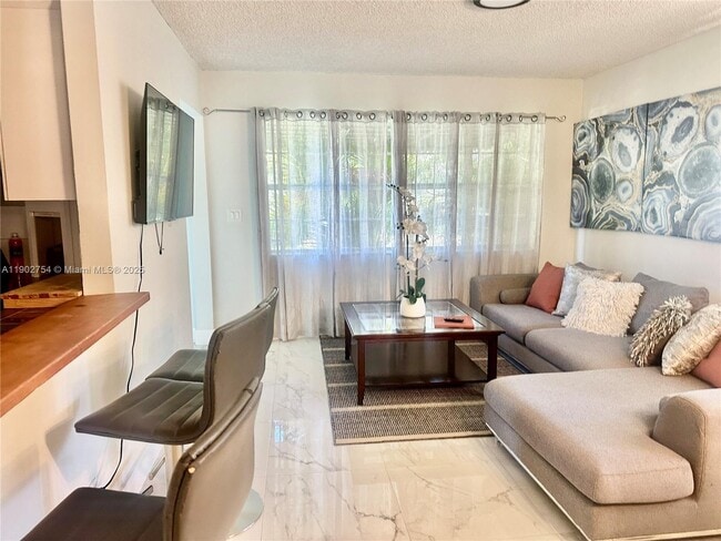 Building Photo - 1008 N 15th Ave