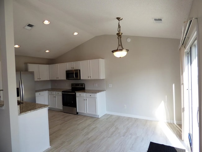 Building Photo - 210 Tibton Cir