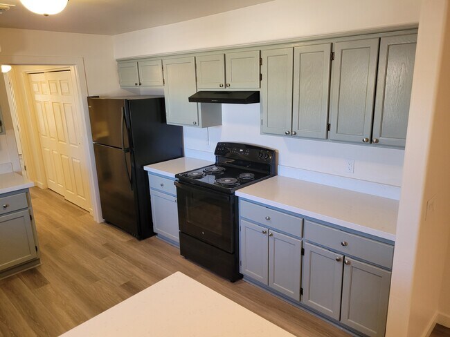 Building Photo - 73 S Tegner St