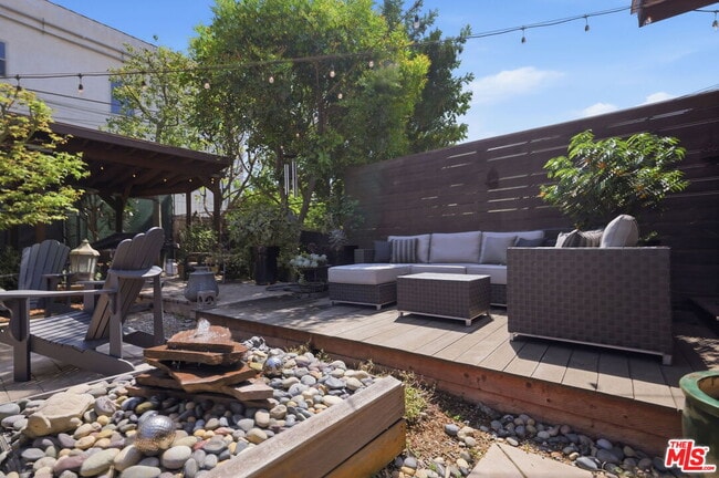 Building Photo - 340 N La Fayette Park Pl