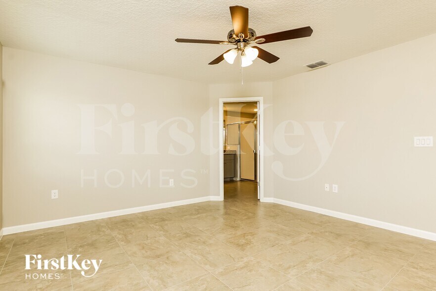 Building Photo - 422 Earhart Dr