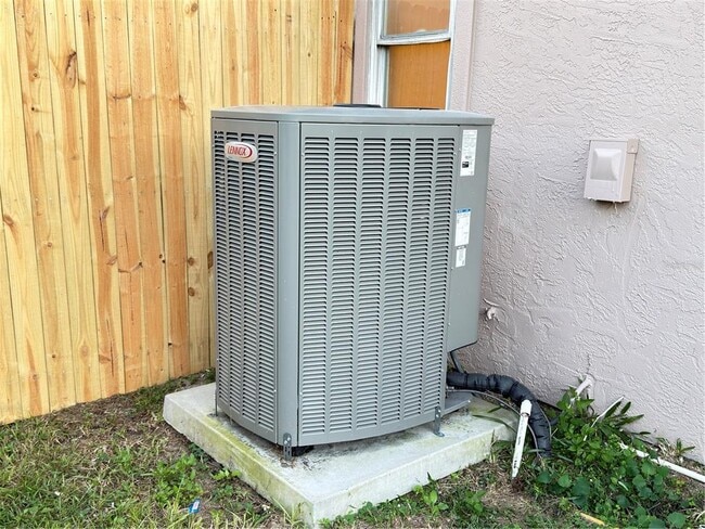 Building Photo - 221 Dempsey Way